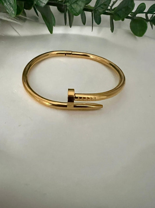 NAIL WITH STONE BRACELET GOLD