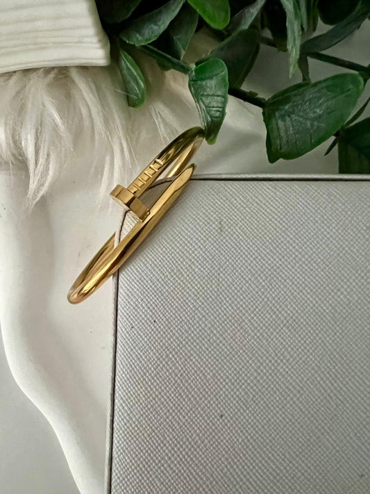 NAIL WITH STONE BRACELET GOLD