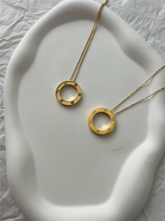 Circle Love Necklage Gold