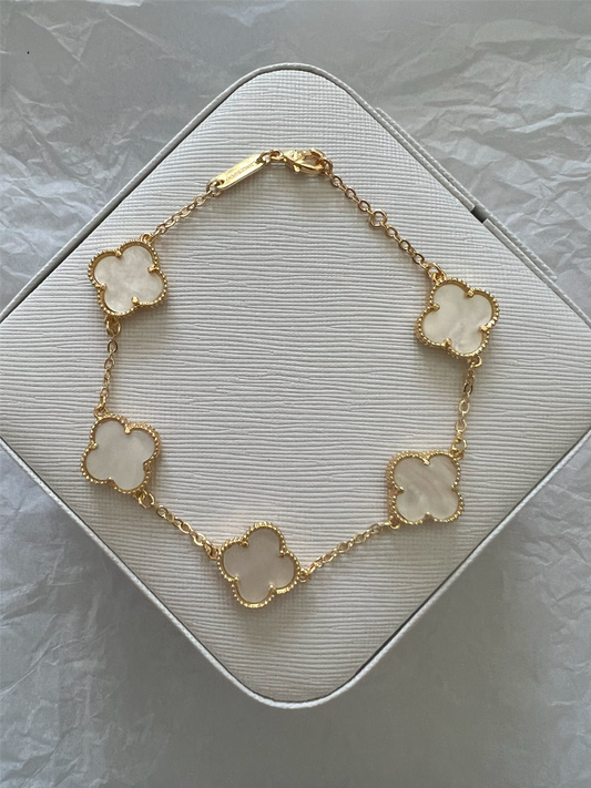MOTHER PEARL CLOVER BRACELET