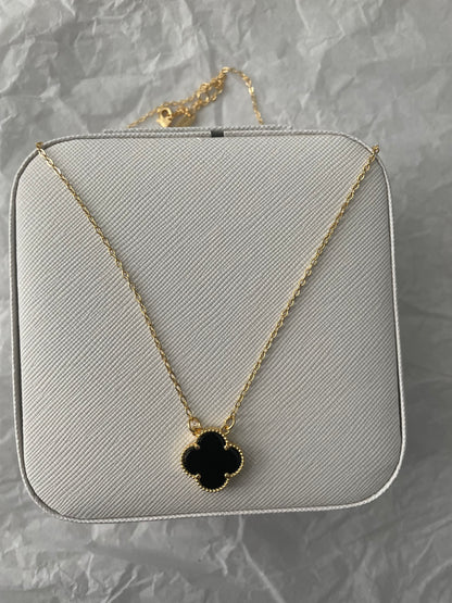 One Clover Plain Necklace