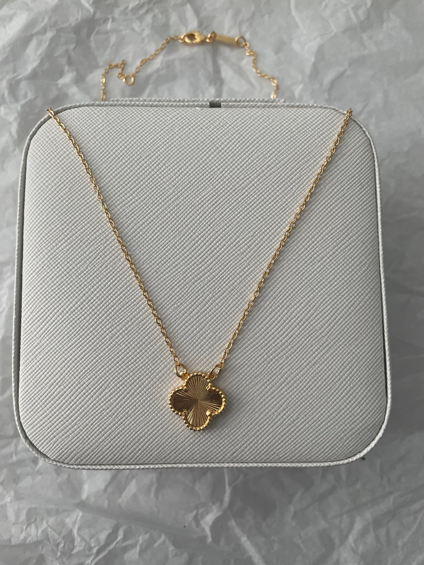 One Clover Plain Necklace