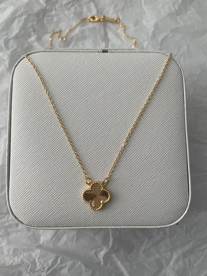 One Clover Plain Necklace