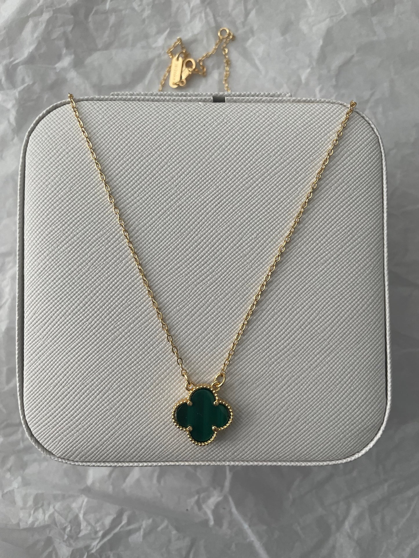 One Clover Plain Necklace