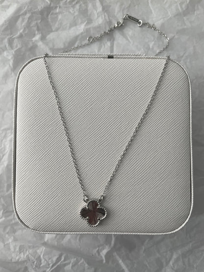 One Clover Plain Necklace